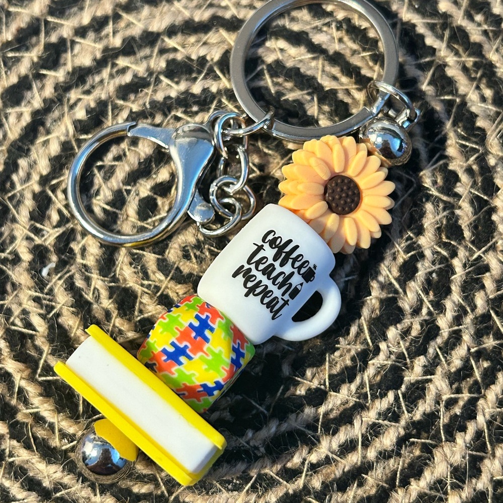 Book Worm 🐛 Keychain